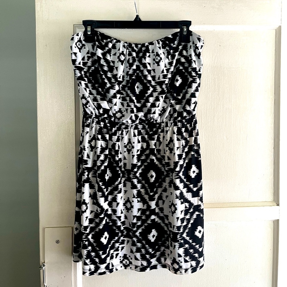 Three Pink Hearts strapless stretch mini dress. Black & white, juniors sz L.